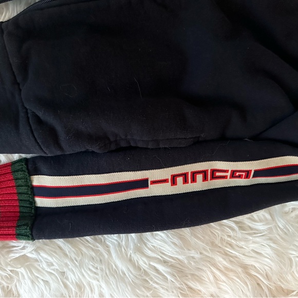 Gucci clothing from store Xs-s can fit - Picture 3 of 3